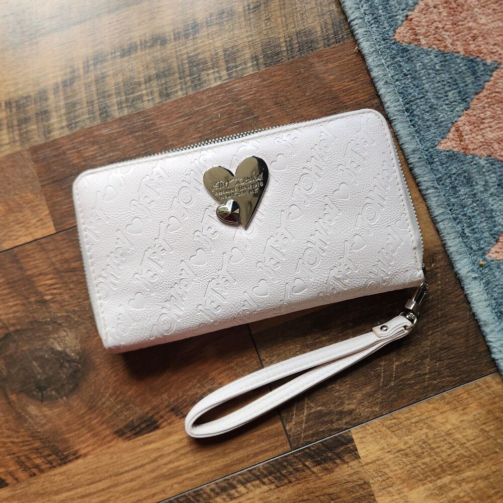 Betsey Johnson Pink Cream Pastel Zip Around Wristlet Wallet Logo Heart Cute